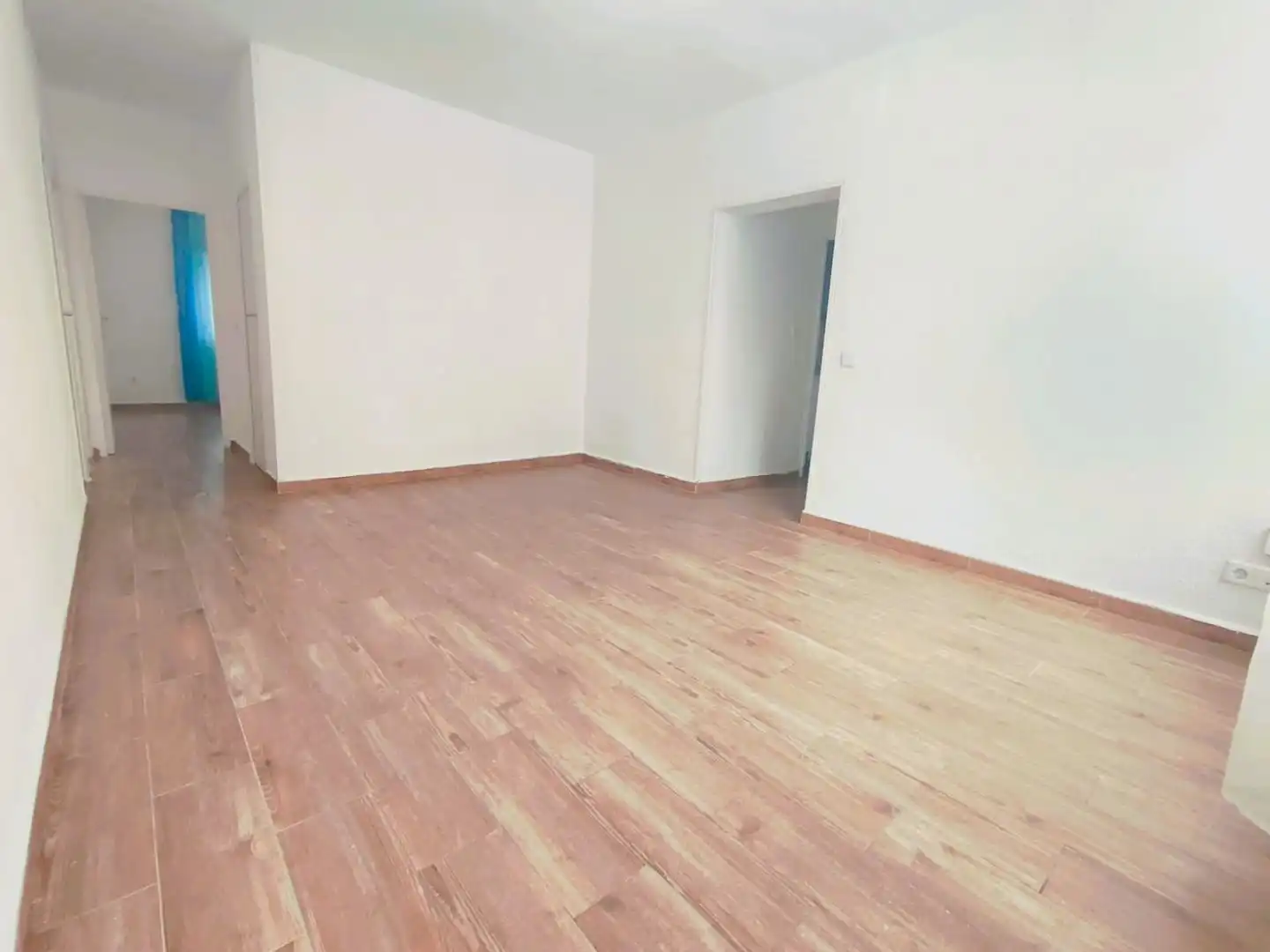 Piso en venta en Apóstol Santiago Sala de estar de Piso en venta en Madrid con Calefacción