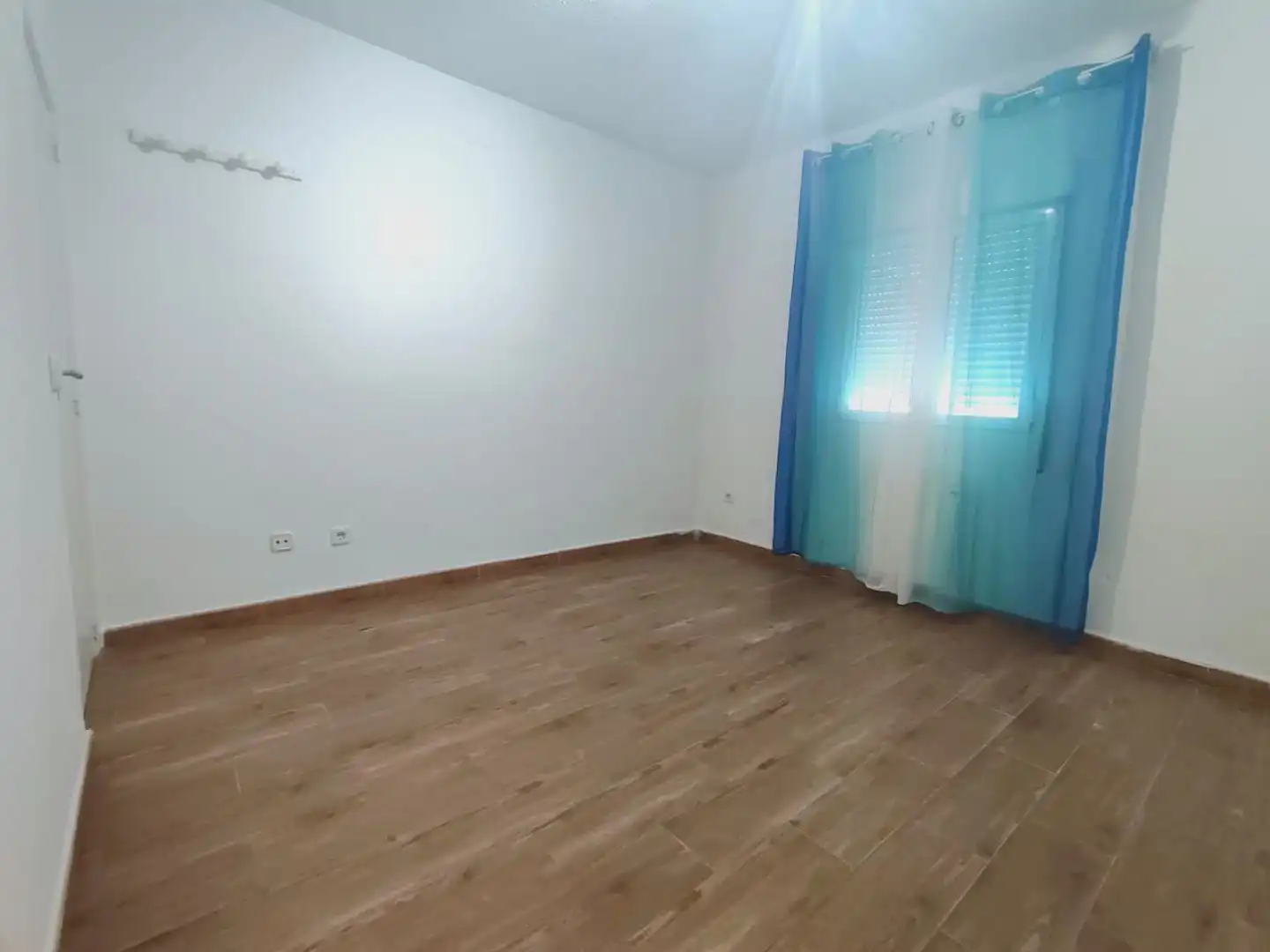 Piso en venta en Apóstol Santiago Habitación de Piso en venta en Madrid con Calefacción