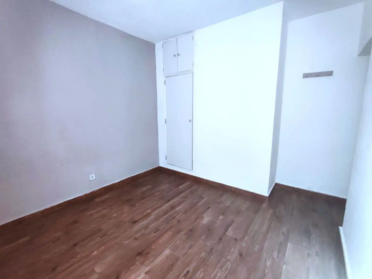 Piso en venta en Apóstol Santiago Habitación de Piso en venta en Madrid con Calefacción