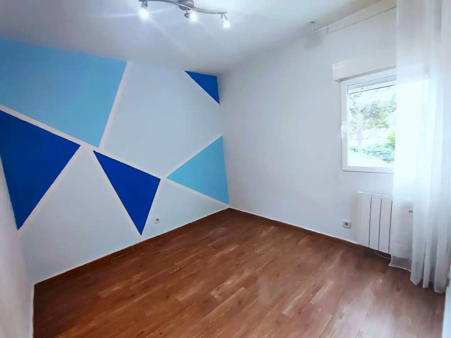 Piso en venta en Apóstol Santiago Habitación de Piso en venta en Madrid con Calefacción