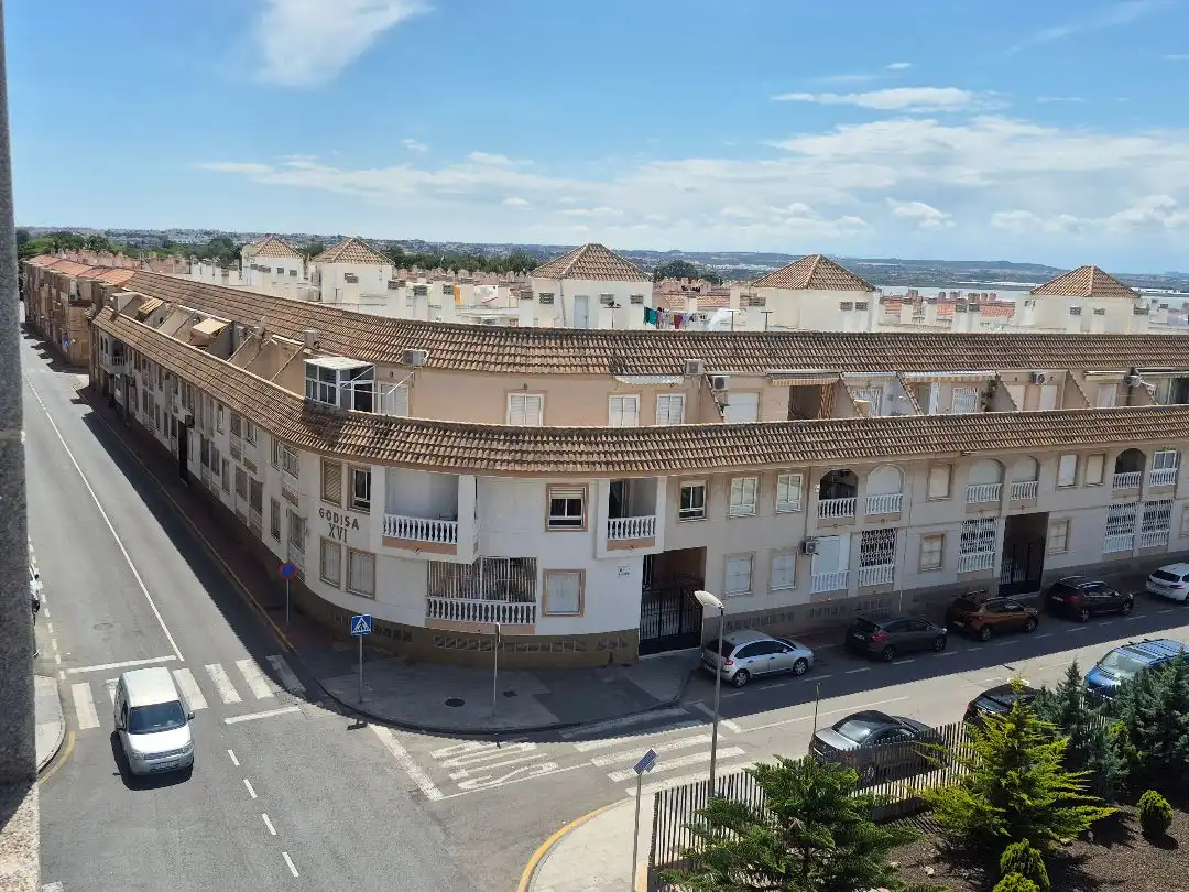 Flat for sale in Calle Urbano Arregui, 15, El Acequión Exterior view of Flat for sale in Torrevieja with Air Conditioner and Swimming Pool