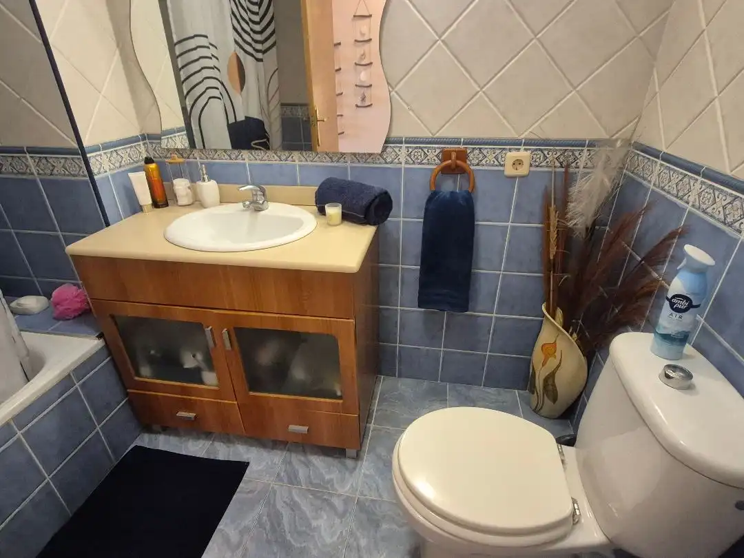 Flat for sale in Calle Urbano Arregui, 15, El Acequión Bathroom of Flat for sale in Torrevieja with Air Conditioner and Swimming Pool