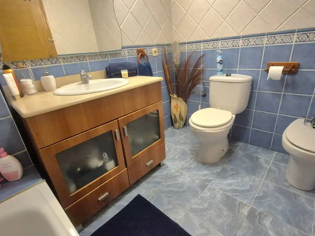 Flat for sale in Calle Urbano Arregui, 15, El Acequión Bathroom of Flat for sale in Torrevieja with Air Conditioner and Swimming Pool
