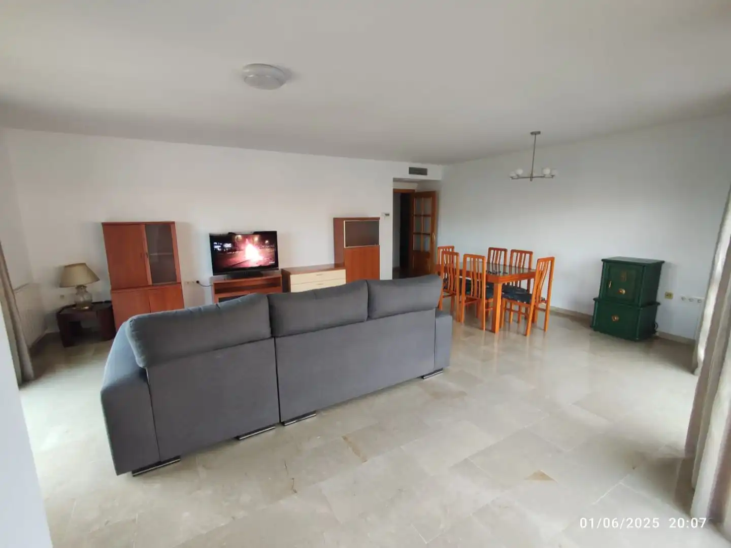 Flat for rent in Camino de Ronda, 171, Rosaleda - Juventud Living room of Flat for rent in Granada with Air Conditioner, Heating and Furnished