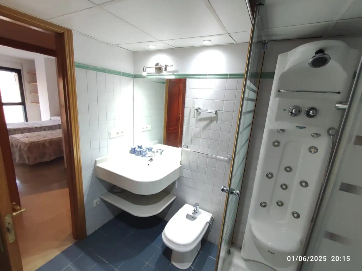 Flat for rent in Camino de Ronda, 171, Rosaleda - Juventud Bathroom of Flat for rent in Granada with Air Conditioner, Heating and Furnished