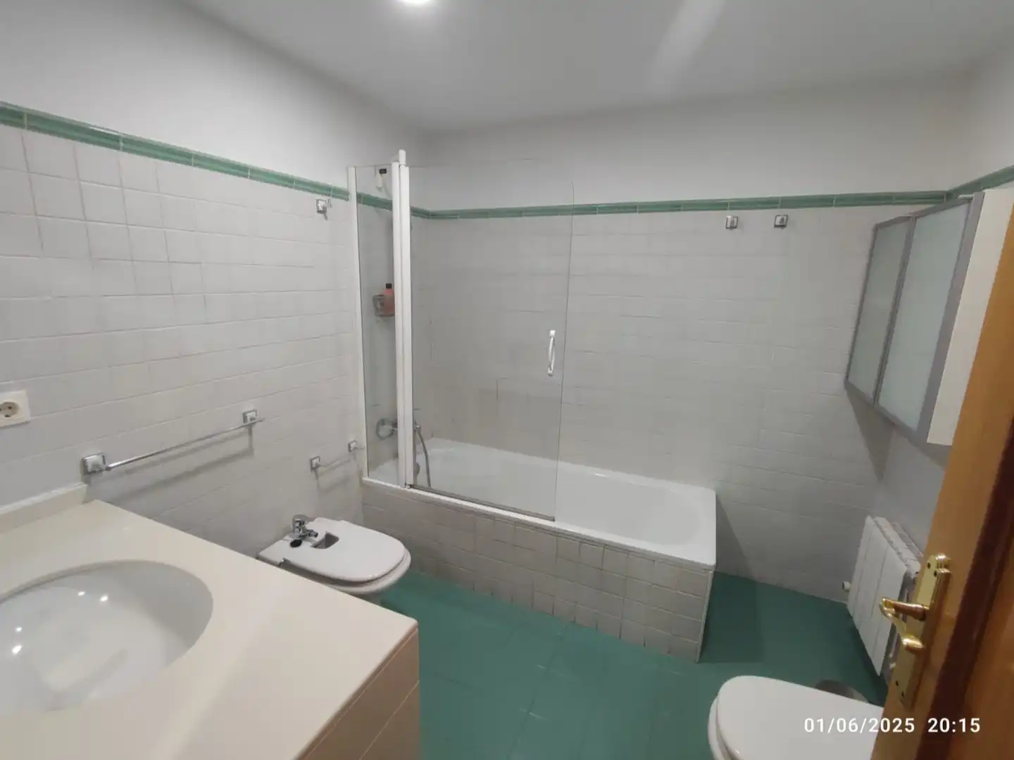 Flat for rent in Camino de Ronda, 171, Rosaleda - Juventud Bathroom of Flat for rent in Granada with Air Conditioner, Heating and Furnished