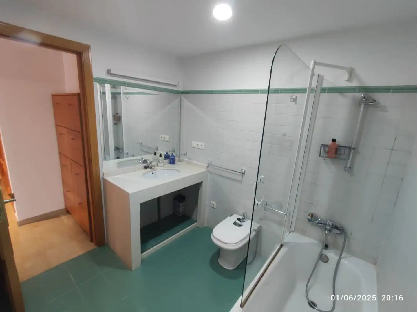 Flat for rent in Camino de Ronda, 171, Rosaleda - Juventud Bathroom of Flat for rent in Granada with Air Conditioner, Heating and Furnished