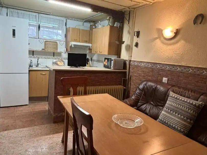 Einfamilien-Reihenhaus zum Verkauf in Calle Héroe de Cascorro, 16, Noblejas Küche von Einfamilien-Reihenhaus zum Verkauf in Noblejas mit Heizung, Terrasse und Abstellraum