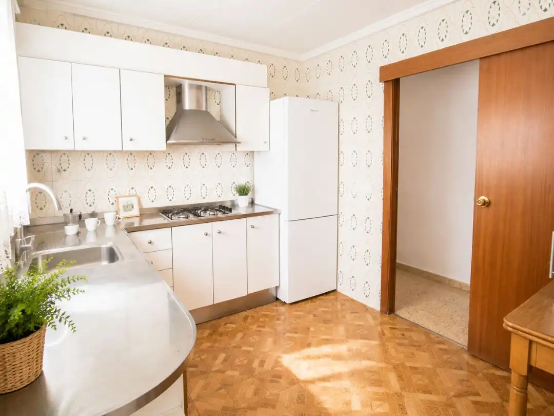 Küche von Wohnung zum Verkauf in Massamagrell mit Klimaanlage und Balkon