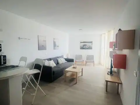 Piso de alquiler en Avenida de Fernando Salazar Gonzalez, 1, Las Galletas Sala de estar de Piso de alquiler en Arona con Parquet, Terraza y Piscina