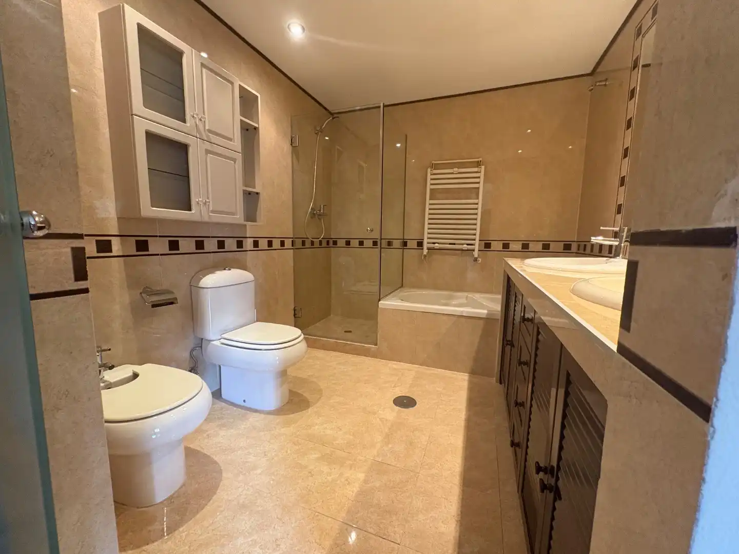 Baño de Casa o chalet de alquiler en La Moraleja con Aire acondicionado, Calefacción y Jardín privado