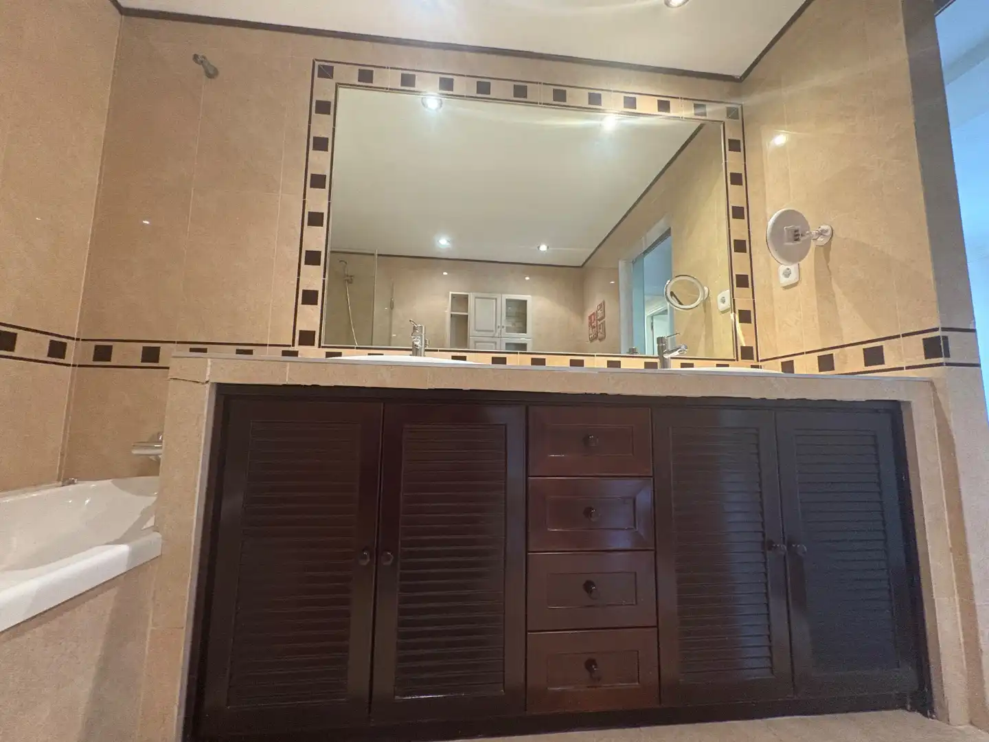 Baño de Casa o chalet de alquiler en La Moraleja con Aire acondicionado, Calefacción y Jardín privado