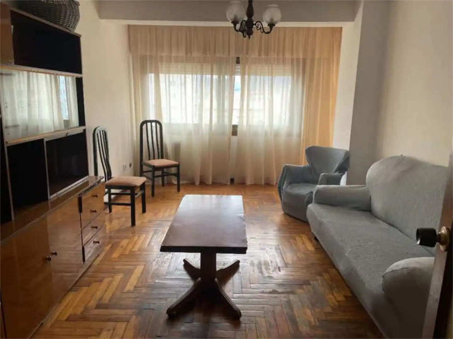 Sala d'estar de Pis de lloguer en Vigo  amb Calefacció, Terrassa i Moblat