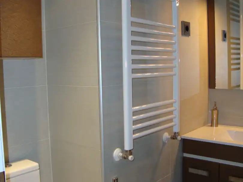 Bathroom of Flat for rent in Madrid  with Air Conditioner, Heating and Terrace