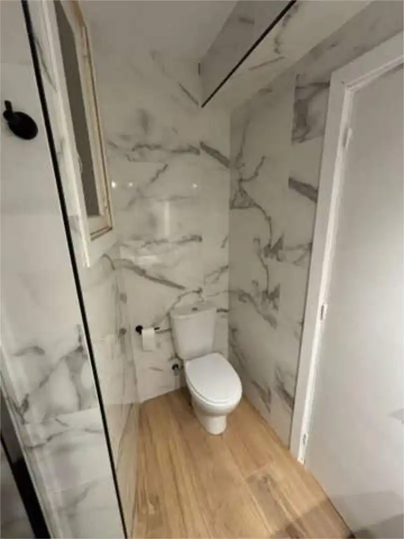 Baño de Piso de alquiler en San Martín del Rey Aurelio con Calefacción