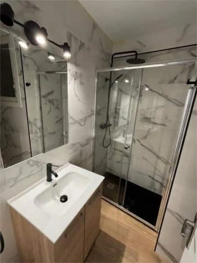 Baño de Piso de alquiler en San Martín del Rey Aurelio con Calefacción