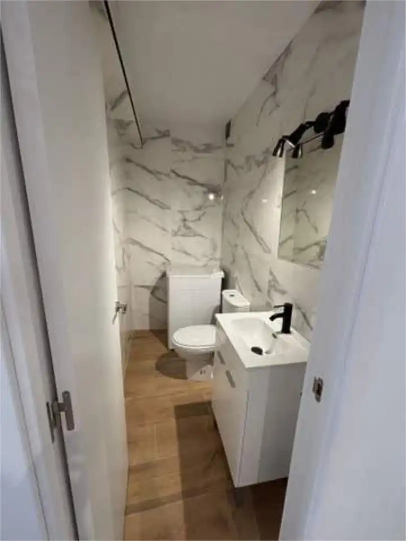 Baño de Piso de alquiler en San Martín del Rey Aurelio con Calefacción