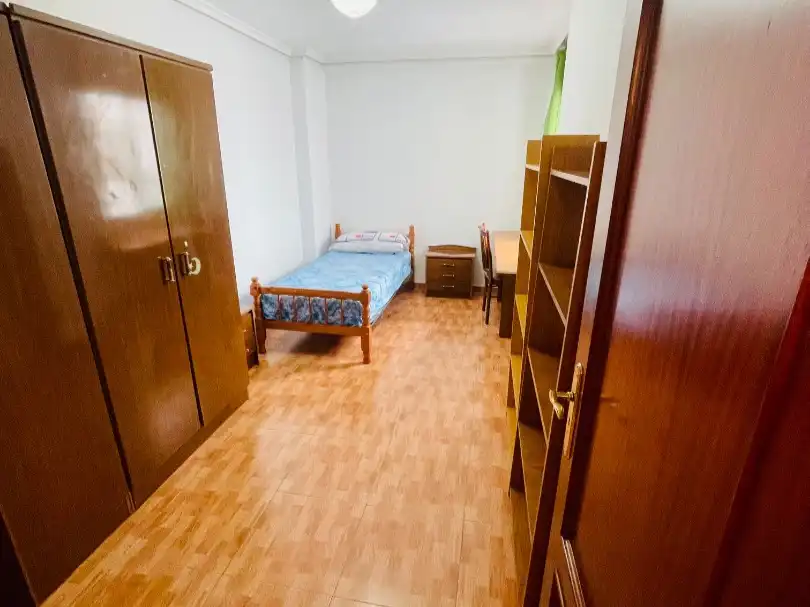 Bedroom of Flat for share in Salamanca  with Heating, Parquet flooring and Terrace