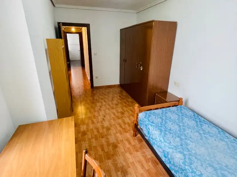 Bedroom of Flat for share in Salamanca  with Heating, Parquet flooring and Terrace