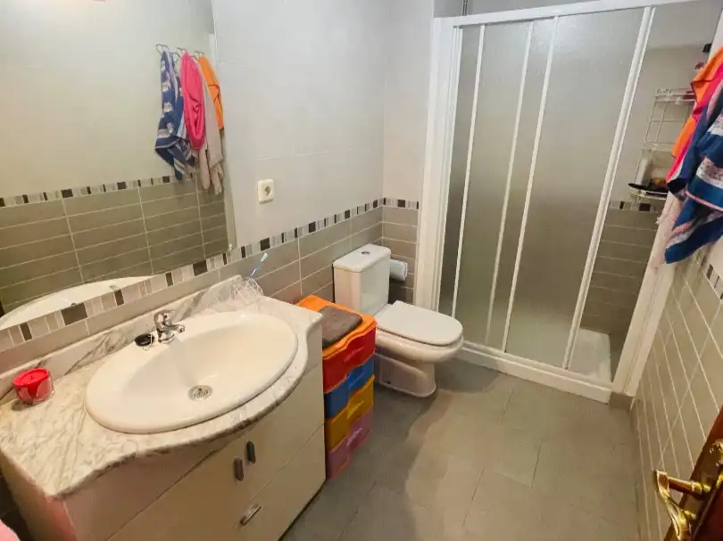 Bathroom of Flat for share in Salamanca  with Heating, Parquet flooring and Terrace