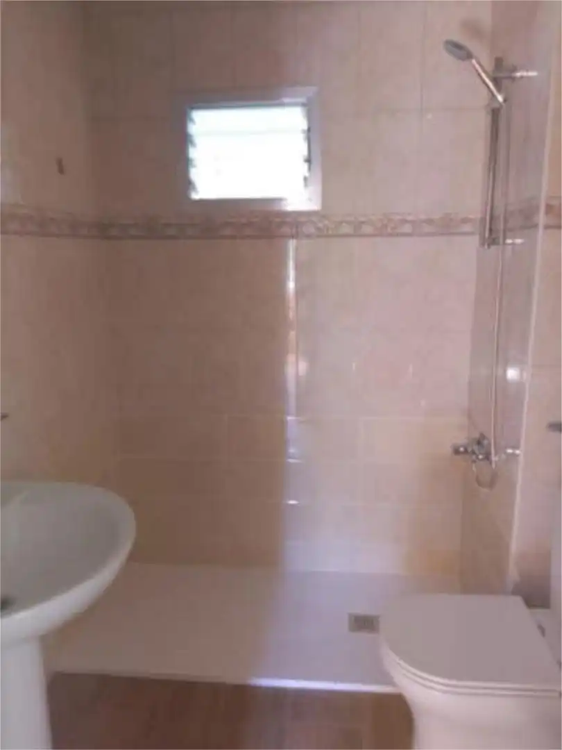 Baño de Piso de alquiler en Sevilla con Terraza y Trastero