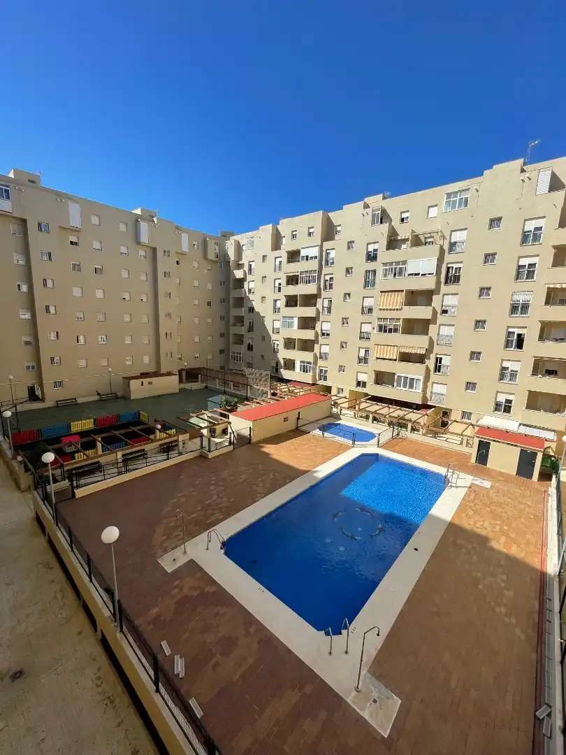 Vista exterior de Pis de lloguer en Algeciras amb Terrassa, Moblat i Rentadora
