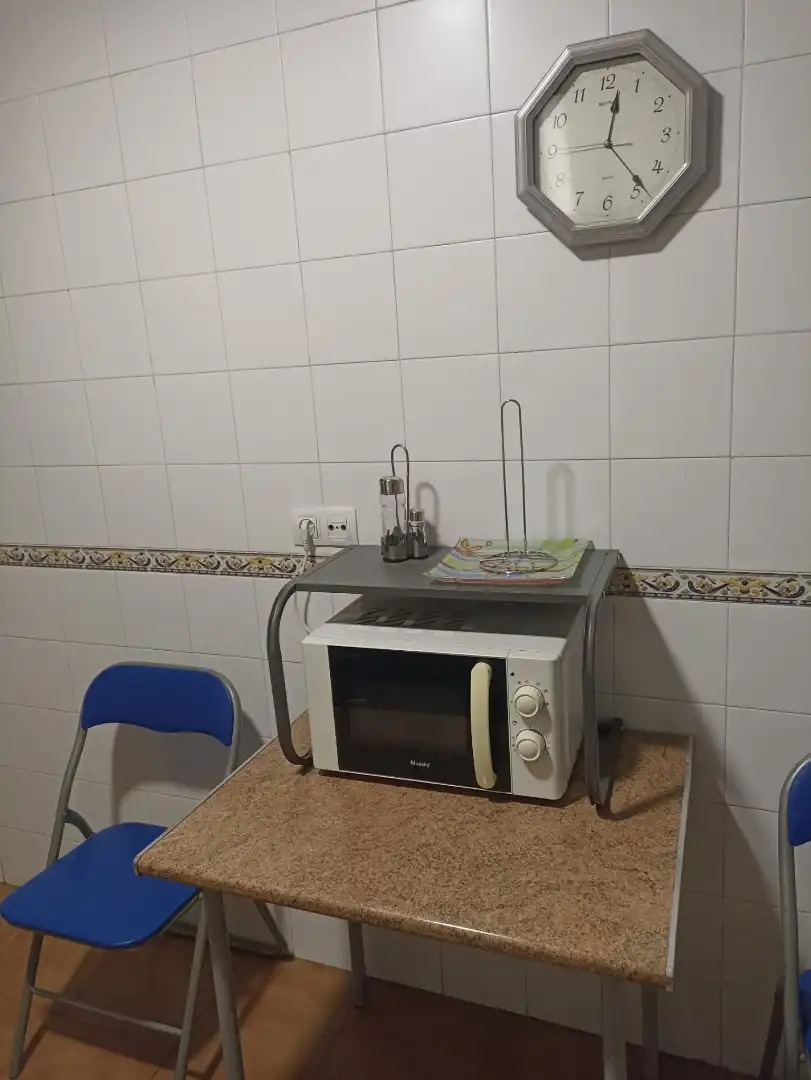 Cuina de Pis de lloguer en Algeciras amb Terrassa, Moblat i Rentadora