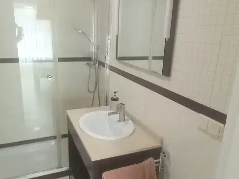 Piso de alquiler en Calle Acceso Grupo Escolar, 2, Xove Baño de Piso de alquiler en Xove con Trastero y Amueblado