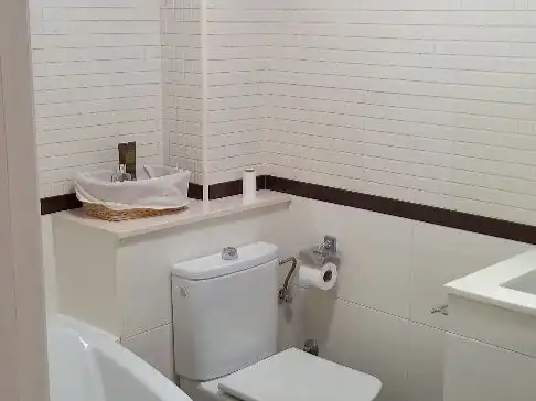 Piso de alquiler en Calle Acceso Grupo Escolar, 2, Xove Baño de Piso de alquiler en Xove con Trastero y Amueblado