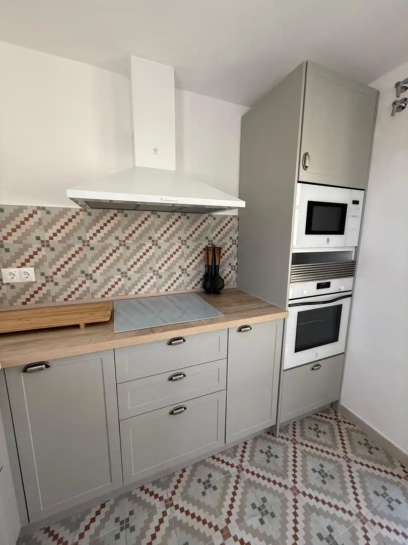 Habitació a Plaza Carmelitas, 4, Camino Viejo de Málaga Cuina de Pis per a compartir en Vélez-Málaga amb Terrassa, Moblat i Balcó