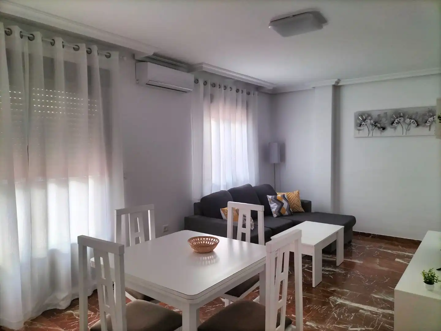 Apartments for rent in Paseo de San Gregorio, 84, Centro Living room of Apartments for rent in Puertollano with Air Conditioner, Heating and Terrace