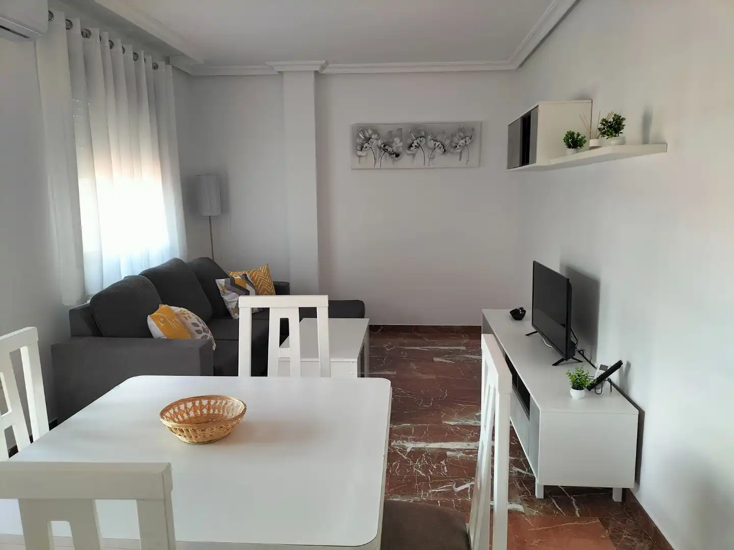 Apartments for rent in Paseo de San Gregorio, 84, Centro Living room of Apartments for rent in Puertollano with Air Conditioner, Heating and Terrace