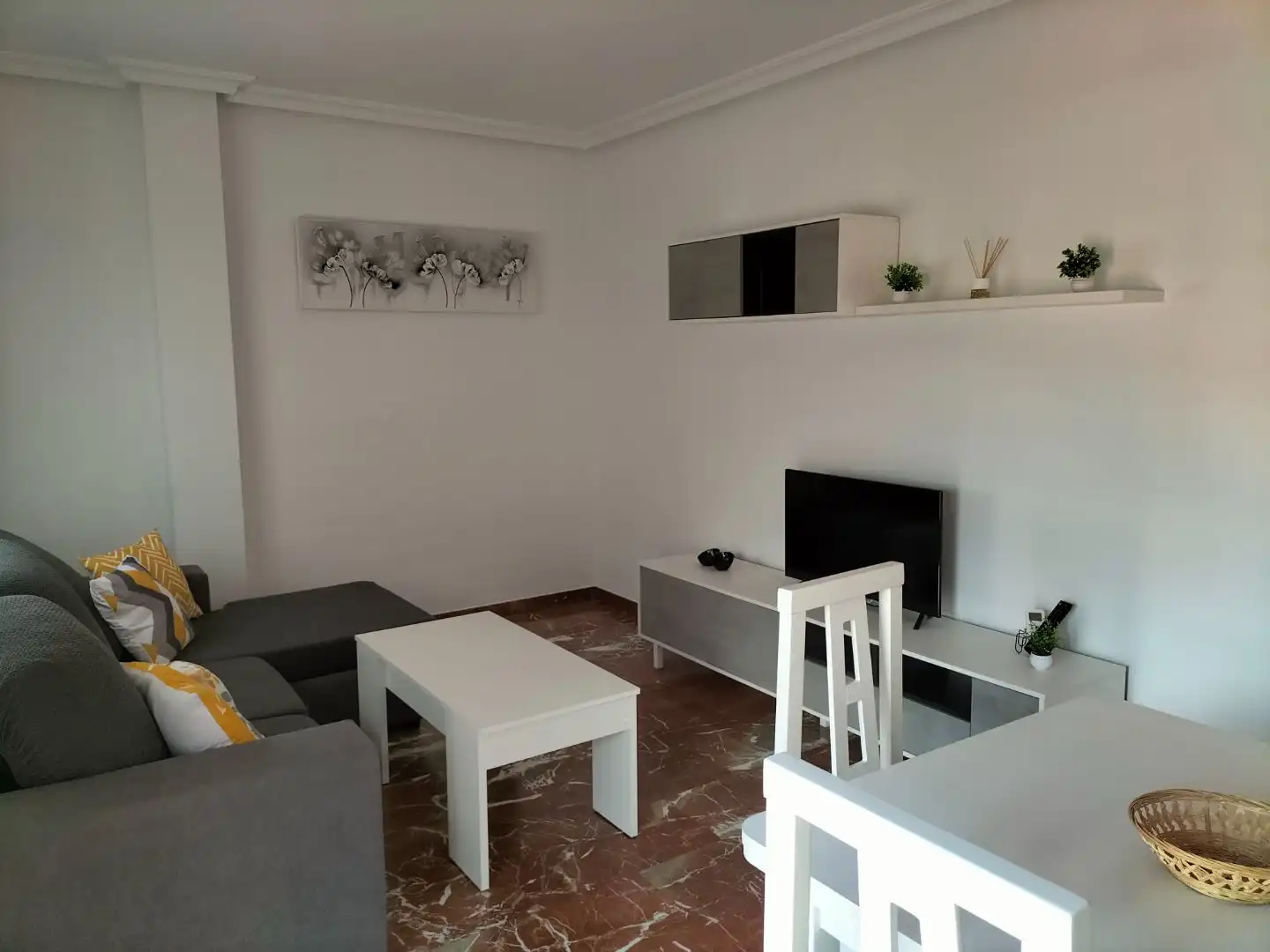 Apartments for rent in Paseo de San Gregorio, 84, Centro Living room of Apartments for rent in Puertollano with Air Conditioner, Heating and Terrace