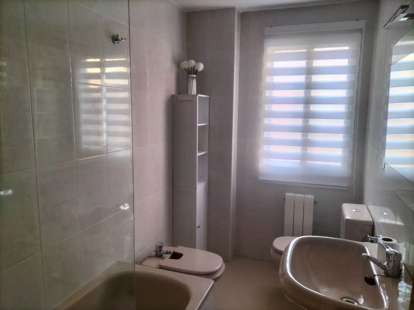 Apartments for rent in Paseo de San Gregorio, 84, Centro Bathroom of Apartments for rent in Puertollano with Air Conditioner, Heating and Terrace
