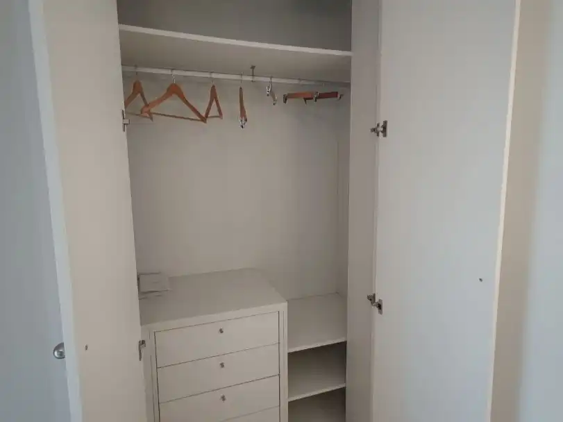 Wohnung zur Miete in Calle Palangreros, 3, Puerto Deportivo Schlafzimmer von Wohnung zur Miete in Fuengirola mit Klimaanlage und Balkon