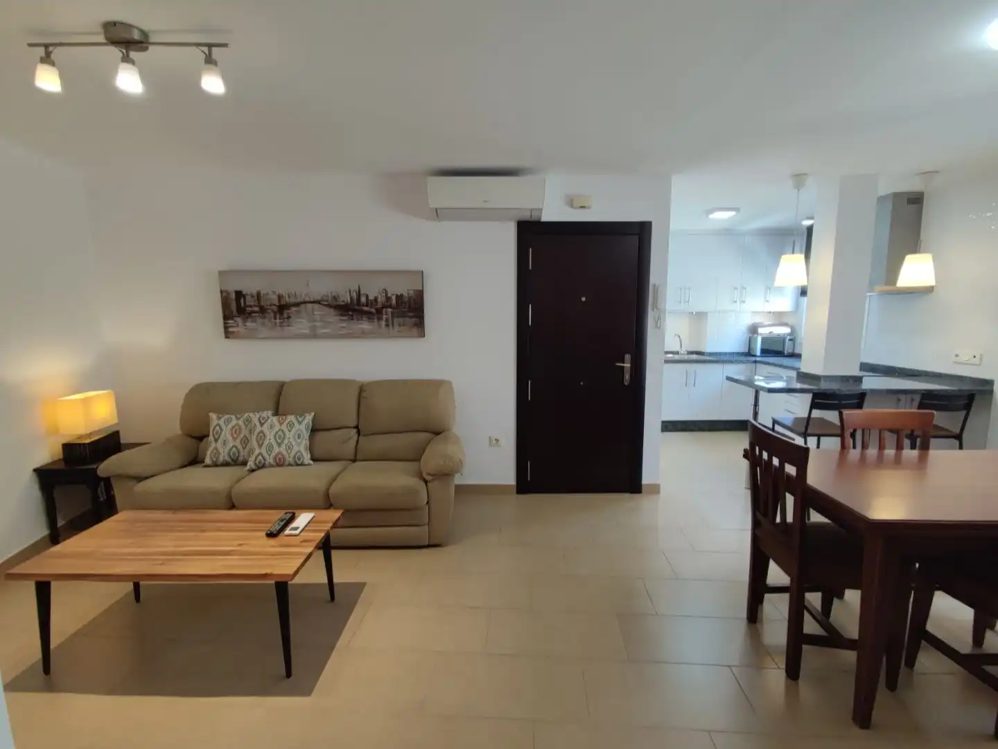 Wohnung zur Miete in Calle Palangreros, 3, Puerto Deportivo Wohnzimmer von Wohnung zur Miete in Fuengirola mit Klimaanlage und Balkon