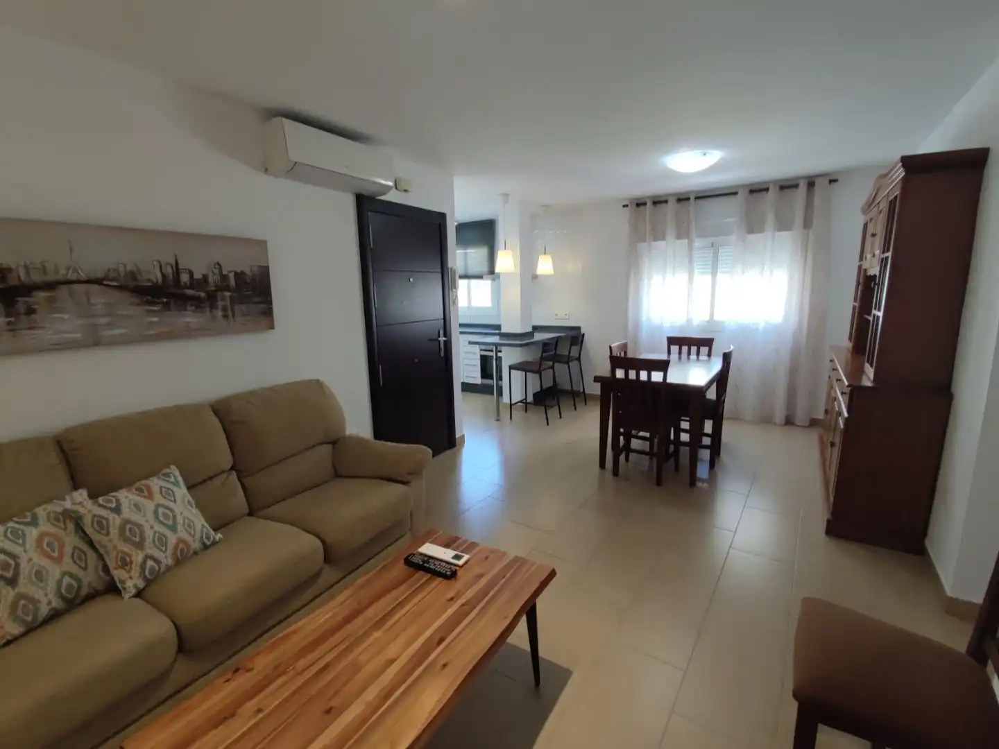 Wohnung zur Miete in Calle Palangreros, 3, Puerto Deportivo Wohnzimmer von Wohnung zur Miete in Fuengirola mit Klimaanlage und Balkon