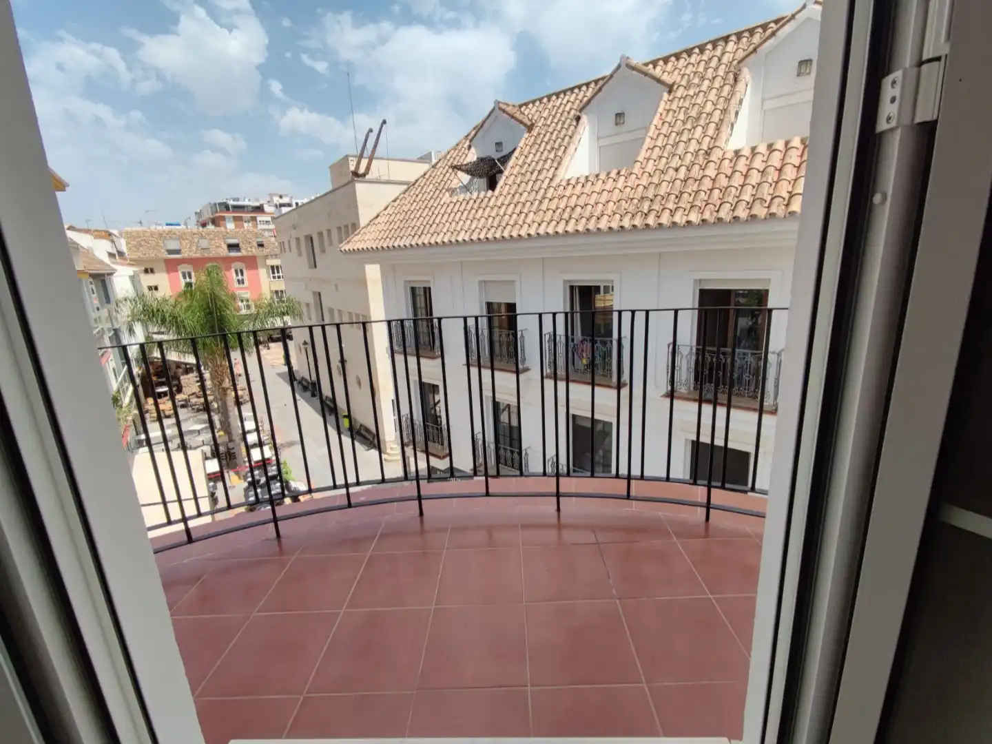 Wohnung zur Miete in Calle Palangreros, 3, Puerto Deportivo Terrasse von Wohnung zur Miete in Fuengirola mit Klimaanlage und Balkon