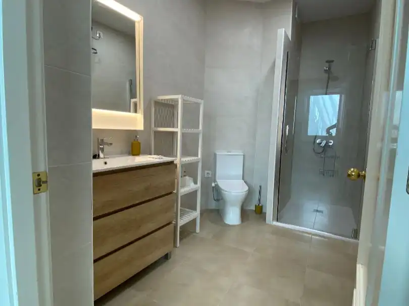 Piso de alquiler en Calle Manuel Font de Anta, 9, San Lorenzo Baño de Piso de alquiler en Sevilla con Aire acondicionado, Calefacción y Terraza