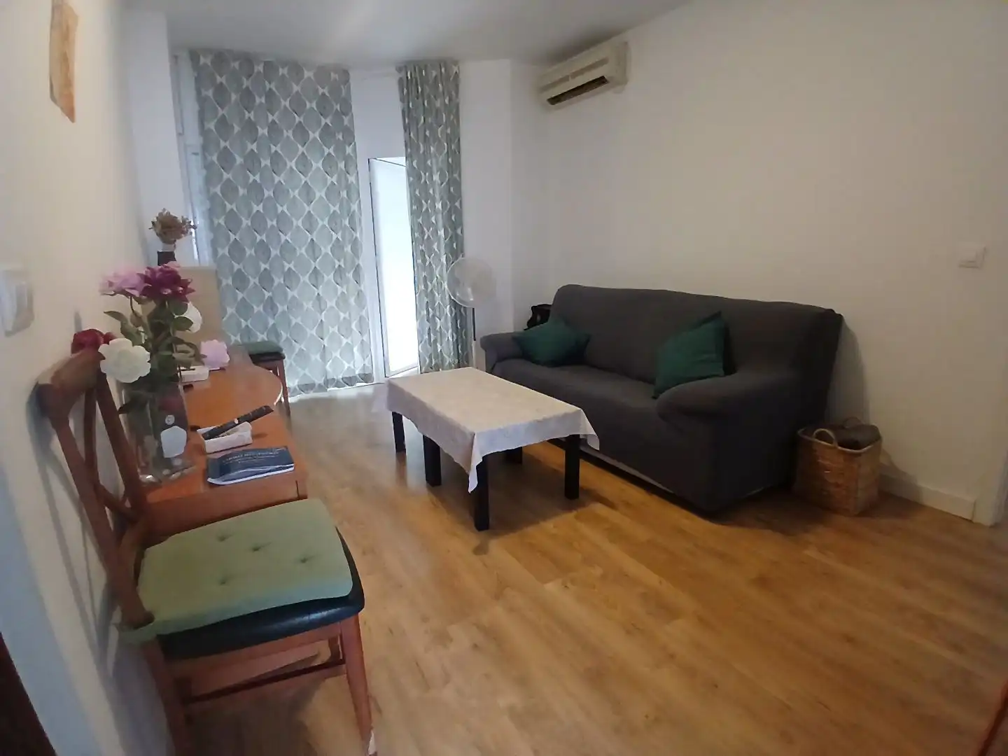 Sala d'estar de Pis de lloguer en Sevilla amb Aire condicionat, Parquet i Moblat