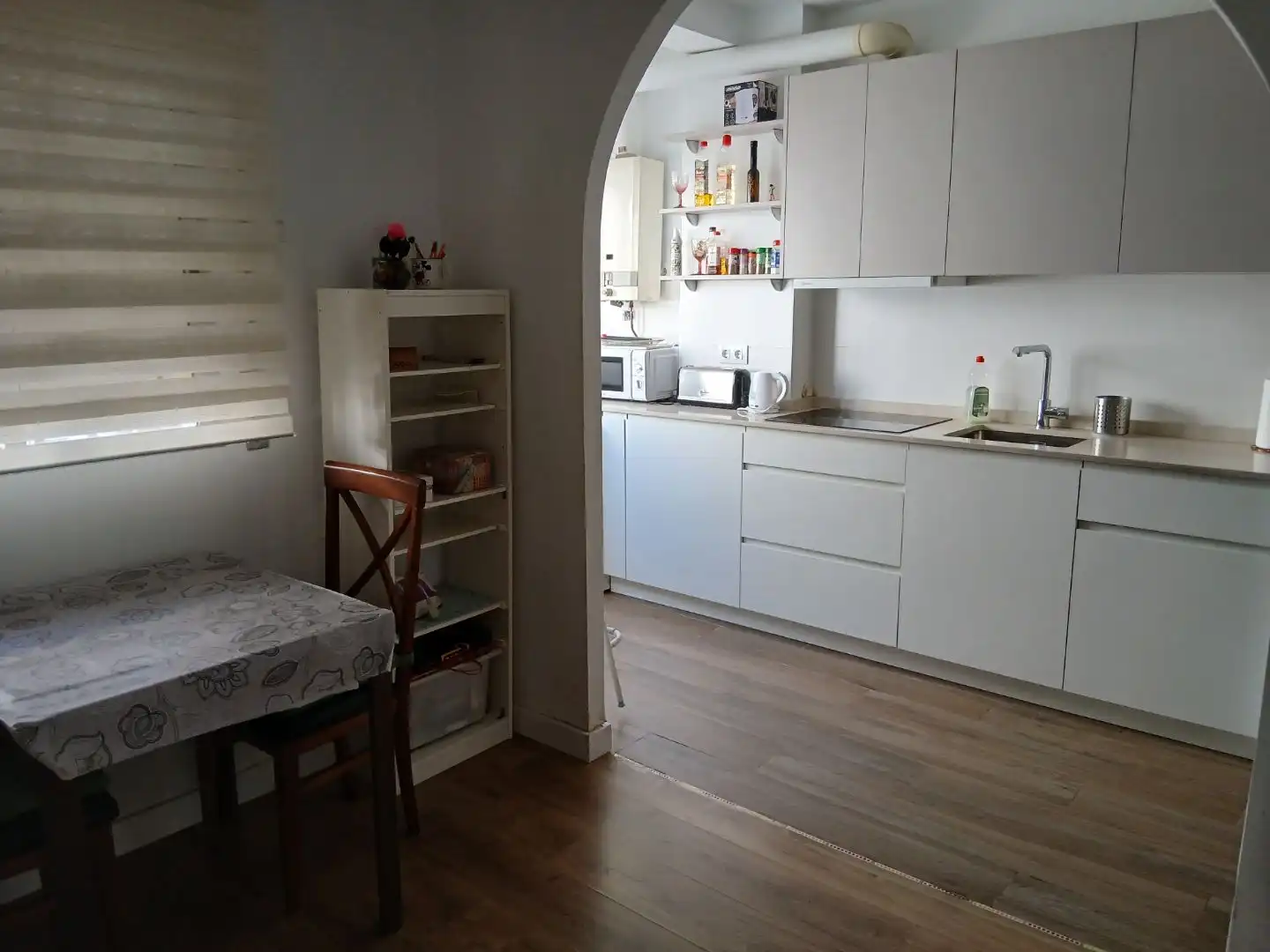 Cuina de Pis de lloguer en Sevilla amb Aire condicionat, Parquet i Moblat