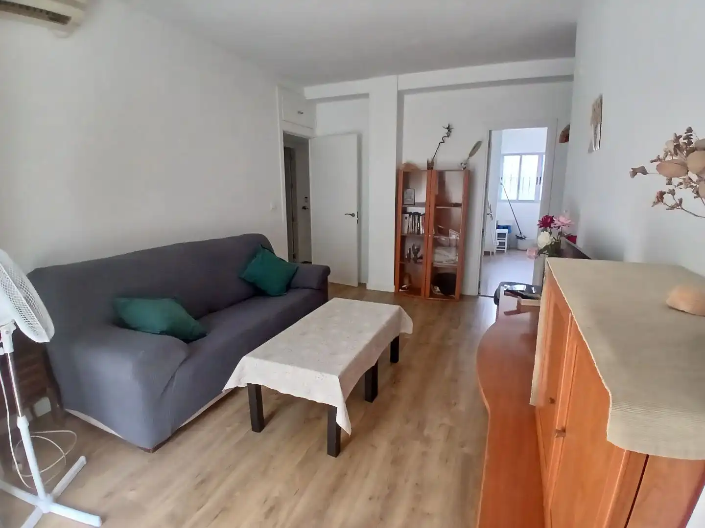 Sala d'estar de Pis de lloguer en Sevilla amb Aire condicionat, Parquet i Moblat