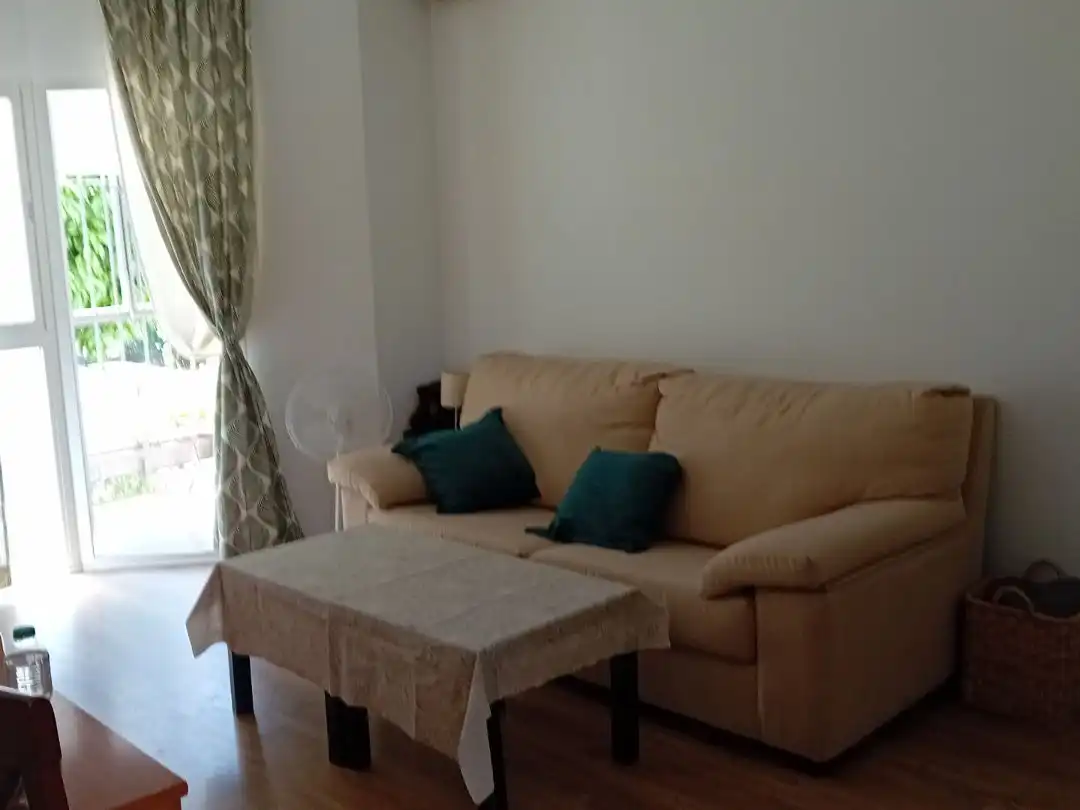 Sala d'estar de Pis de lloguer en Sevilla amb Aire condicionat, Parquet i Moblat