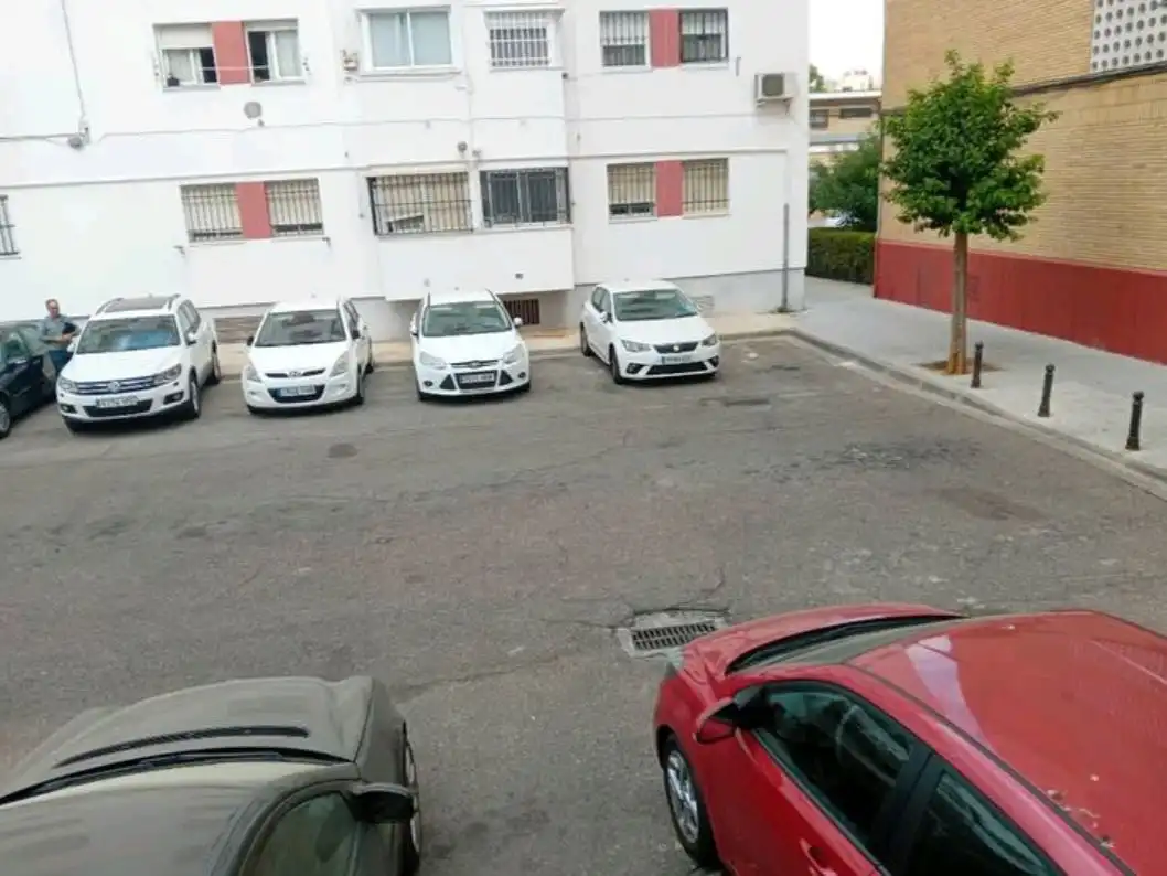 Aparcament de Pis de lloguer en Sevilla amb Aire condicionat, Parquet i Moblat