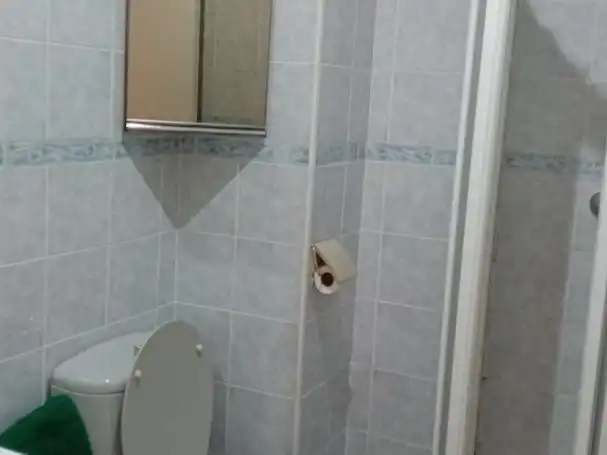 Bany de Pis de lloguer en Sevilla amb Aire condicionat, Parquet i Moblat