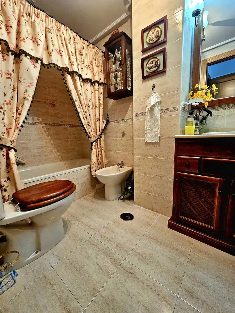 Baño de Piso en venta en Parla con Aire acondicionado, Terraza y Piscina