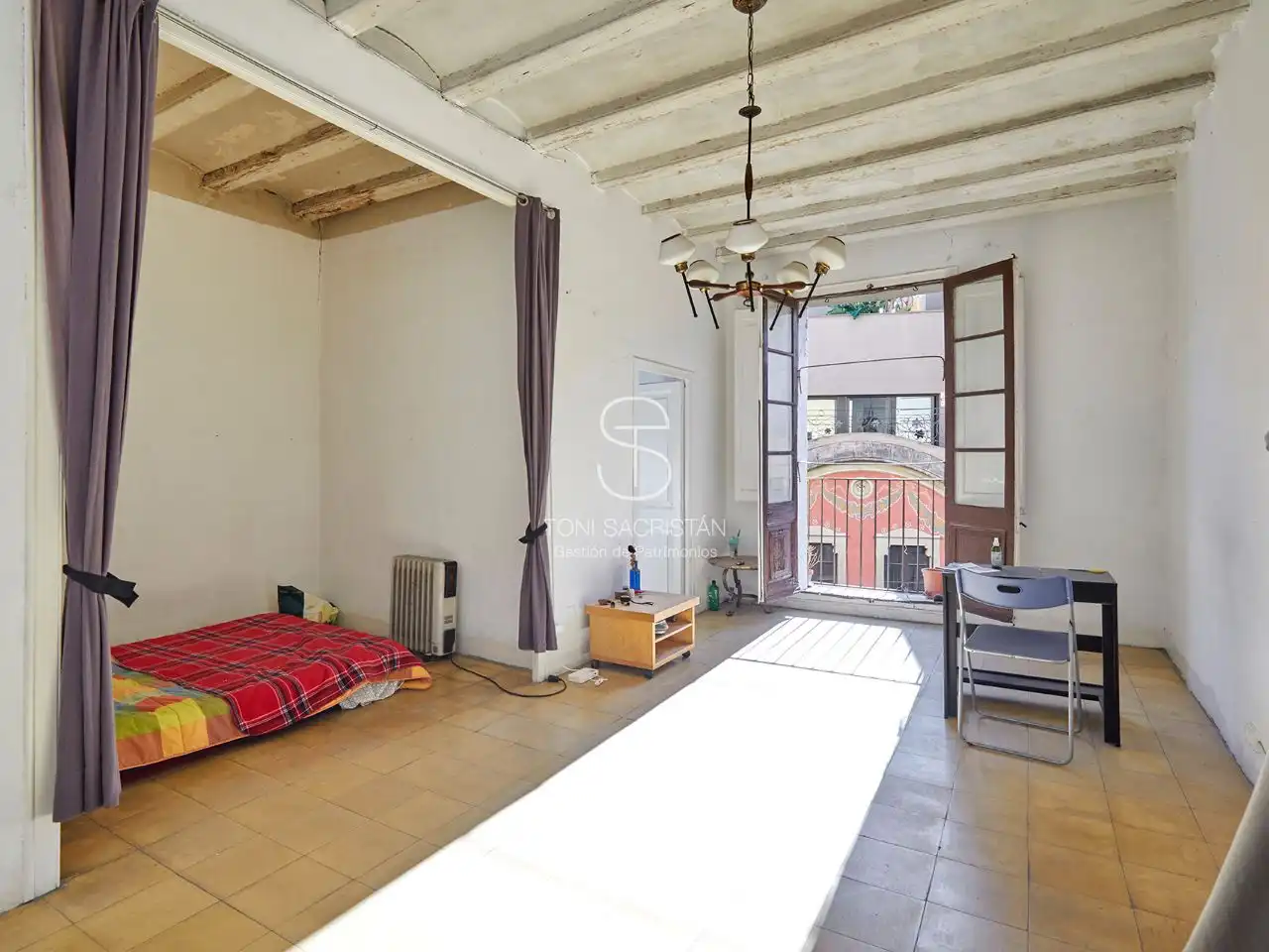 Wohnung zum Verkauf in Carrer de la Cera, 44, El Raval Schlafzimmer von Wohnung zum Verkauf in Barcelona Capital mit Balkon
