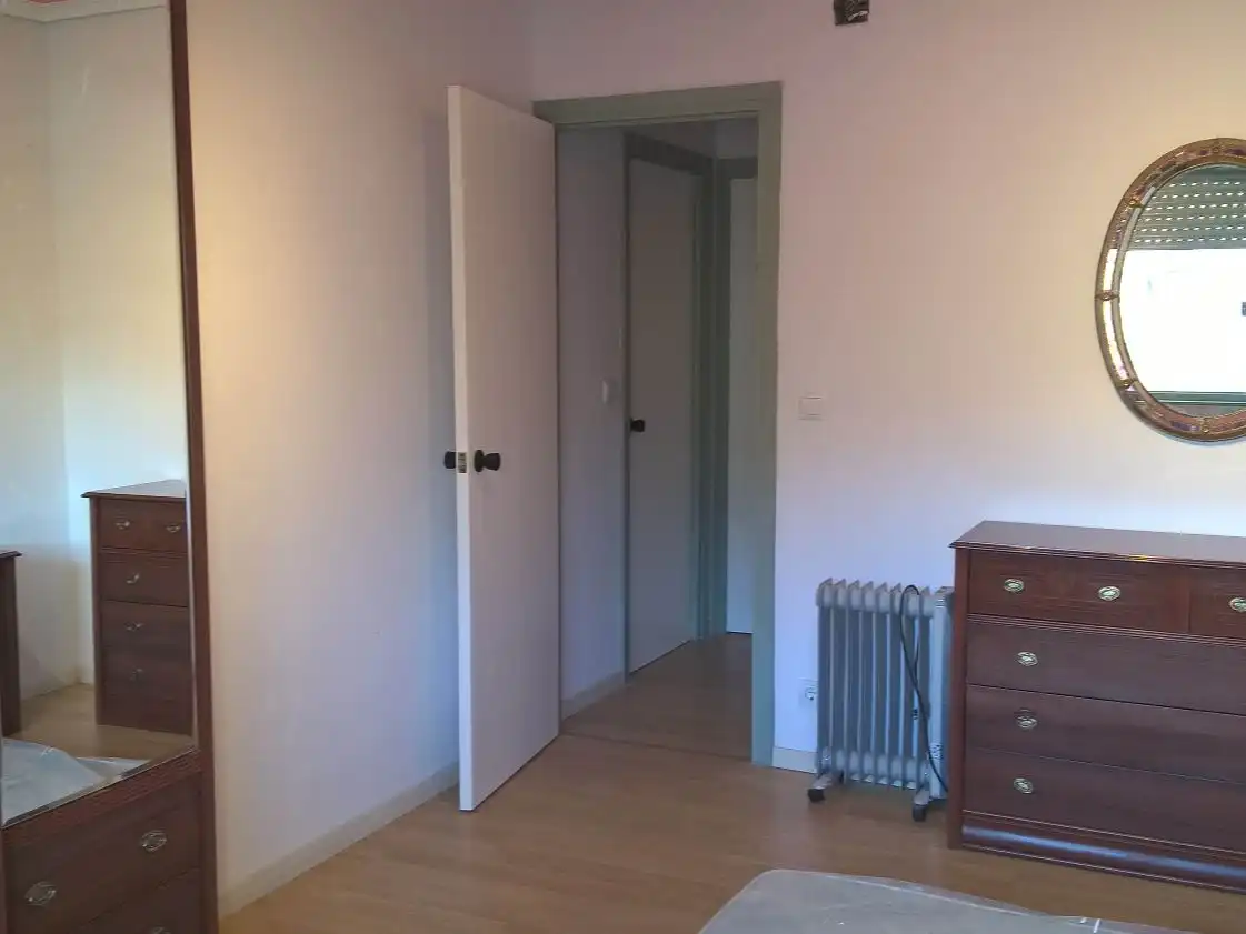 Piso en venta en Calle Leonardo Torres Quevedo, 18, Inmobiliaria - Barreda Habitación de Piso en venta en Torrelavega con Balcón