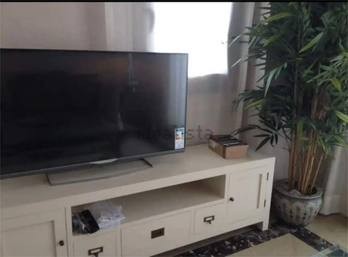 Apartamento de alquiler en Puerto de la Duquesa Sala de estar de Apartamento de alquiler en Manilva con Calefacción, Jardín privado y Terraza