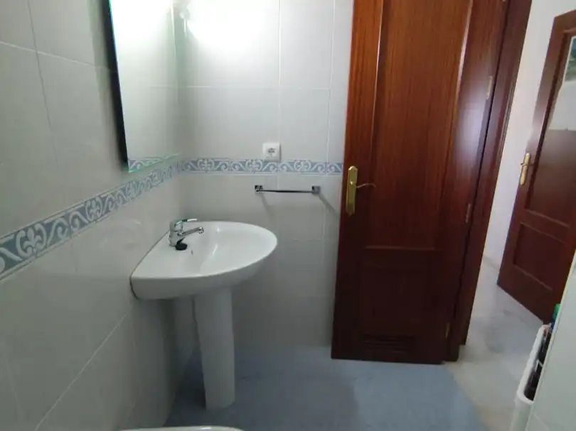 Flat for rent in Calle Aragón, 1, Centro - Doña Mercedes Bathroom of Flat for rent in Dos Hermanas with Air Conditioner, Heating and Furnished